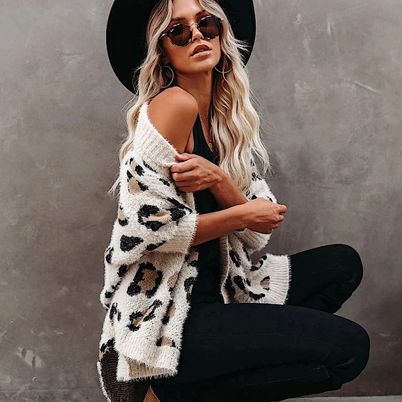 ☃️BOGO50%☃️ 🆕🌿C+D+M: CREAM Fuzzy Animal Print Cardigan SMALL LARGE - Picture 4 of 8